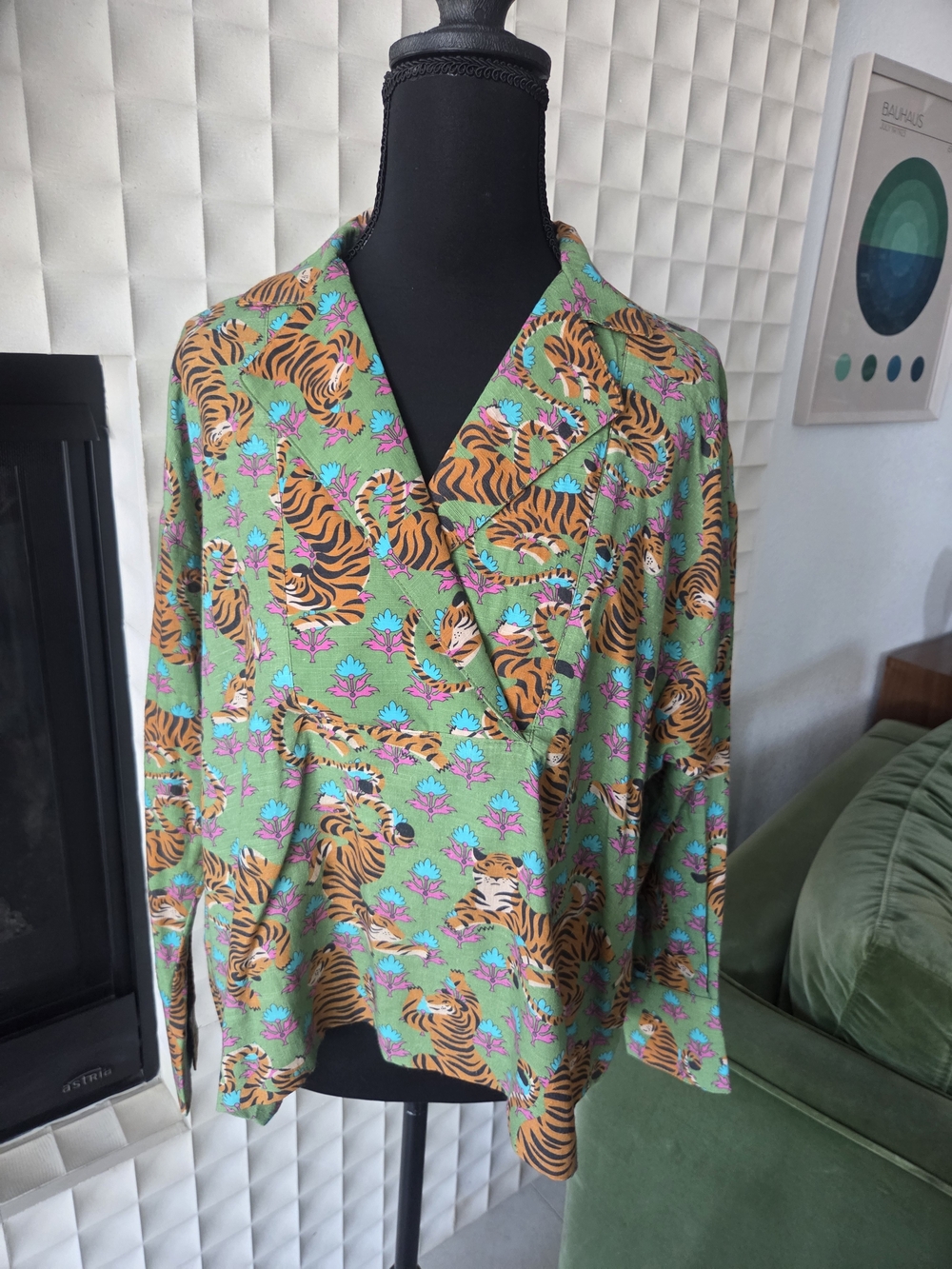 ivy jane Tiger + Floral Print Blouse - Size XS - Small - Picture 3 of 9